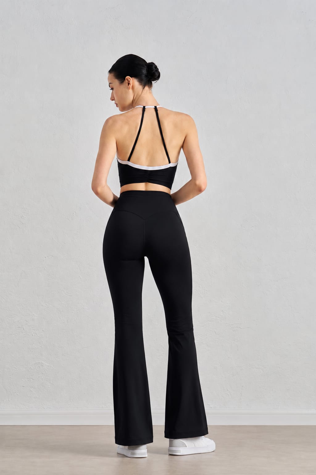 ESO Contrast Strap Sports Bra with Flared Pants (Black)