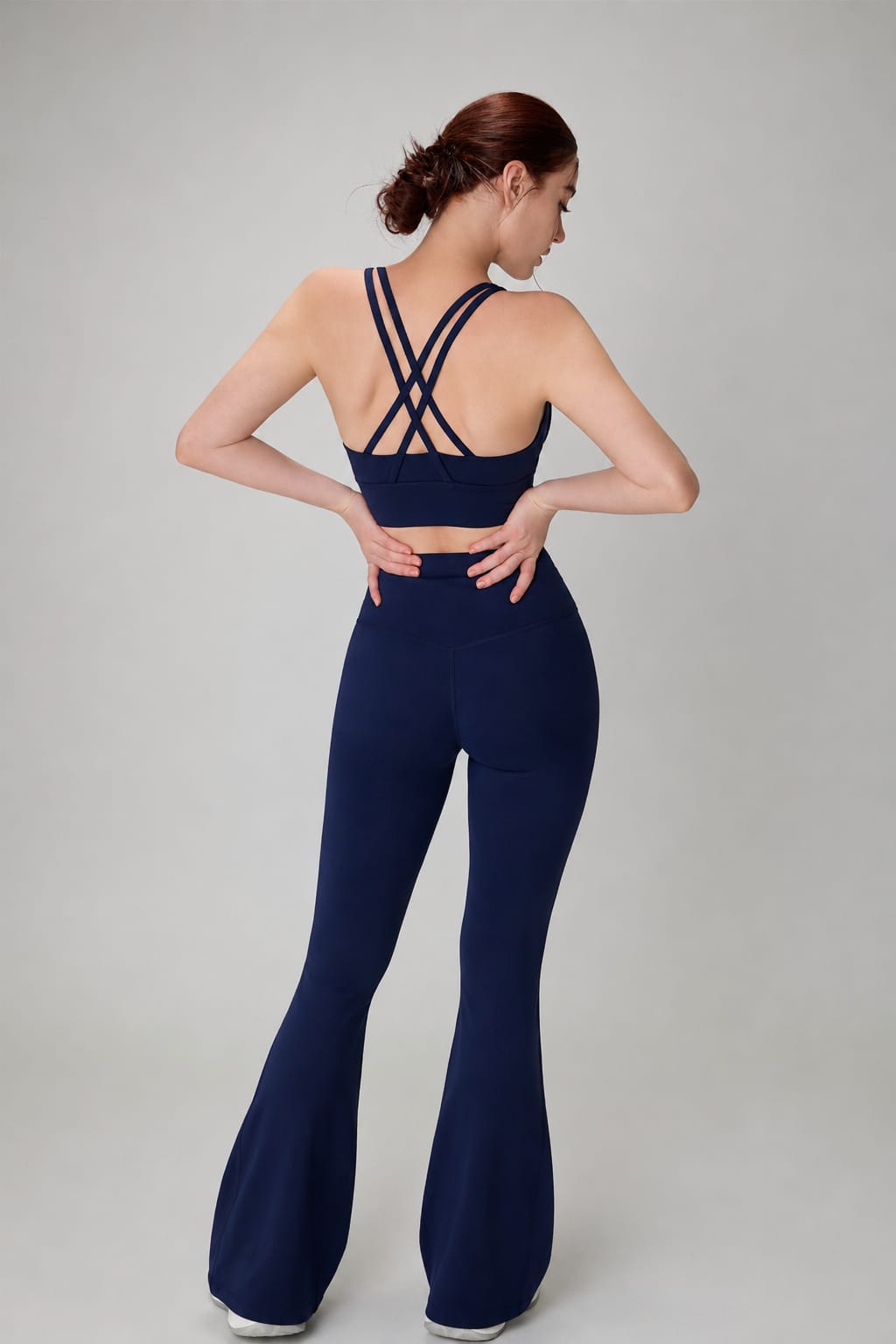 Eso Criss Cross Sports Bra with Flared Pants (Navy)